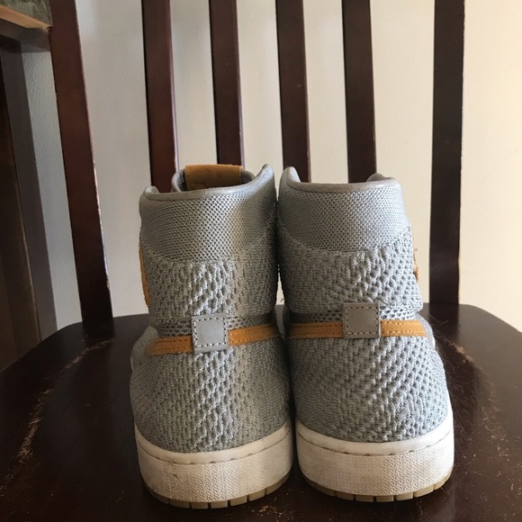 Never where anymore - Picture 2 of 5